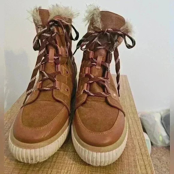 Journee Collection Women’s Boot Glacier Size 10 - Picture 2 of 4